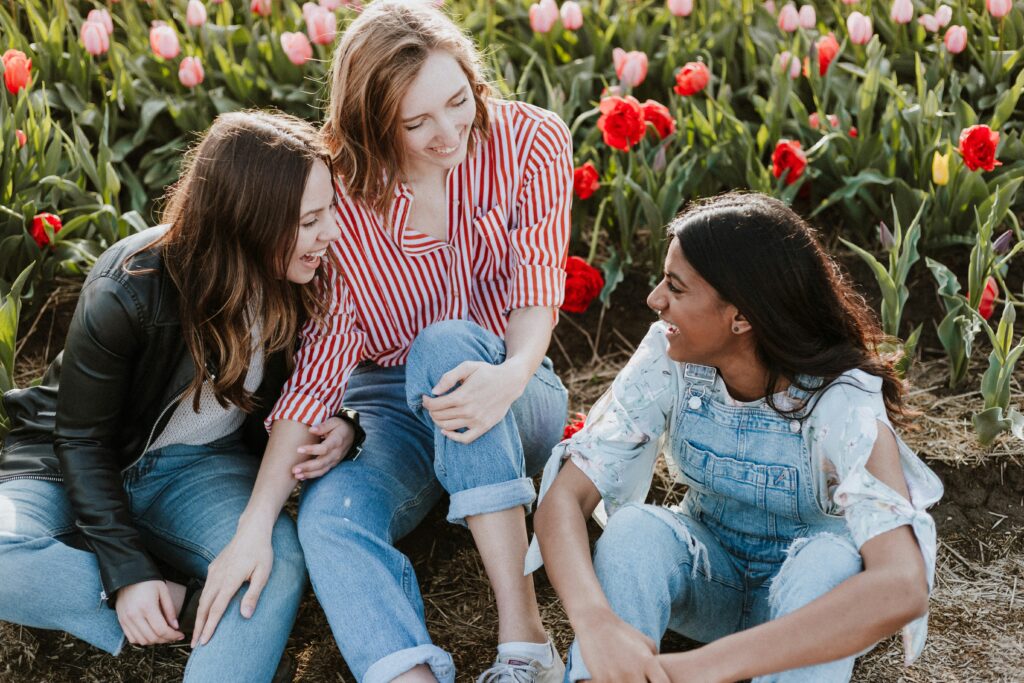 A group of lady friends laughing together. Curious to learn more about therapy for women in NYC,NY? Get started today with a therapist for women!